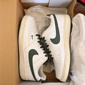 Nike women's White and Green Sneakers